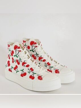 New In Box Converse Chuck Taylor All Star Lift Platform High Cherries 🍒  Size 10